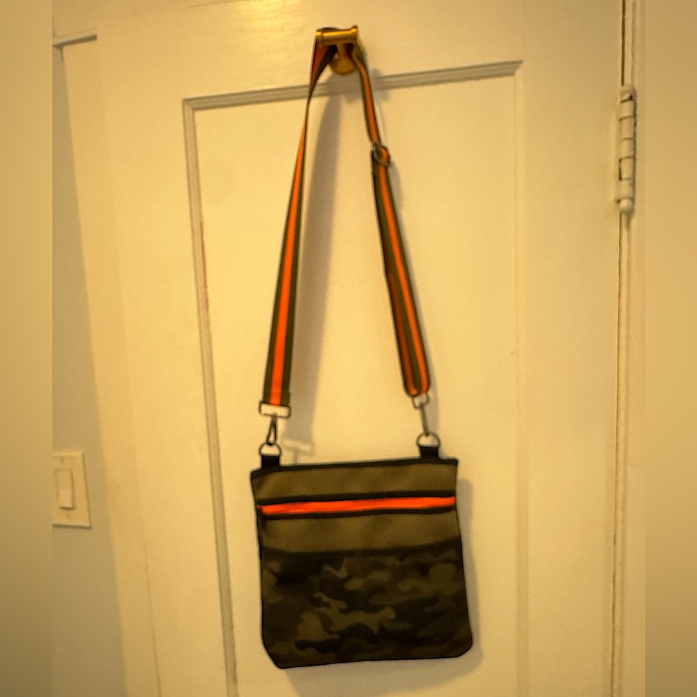 Haute Shore Safari Camo Print Striped Cross Body Strap‎ Neoprene Tote Bag